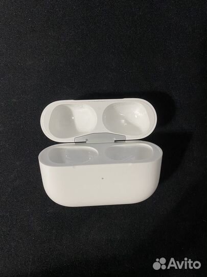 Оригинальный кейс Airpods Pro