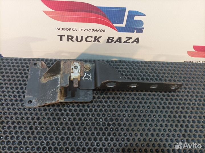 Кронштейн датчиков давления камаз 5490