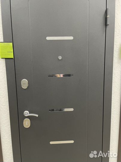 Дверь входная металлическая выставочный образец