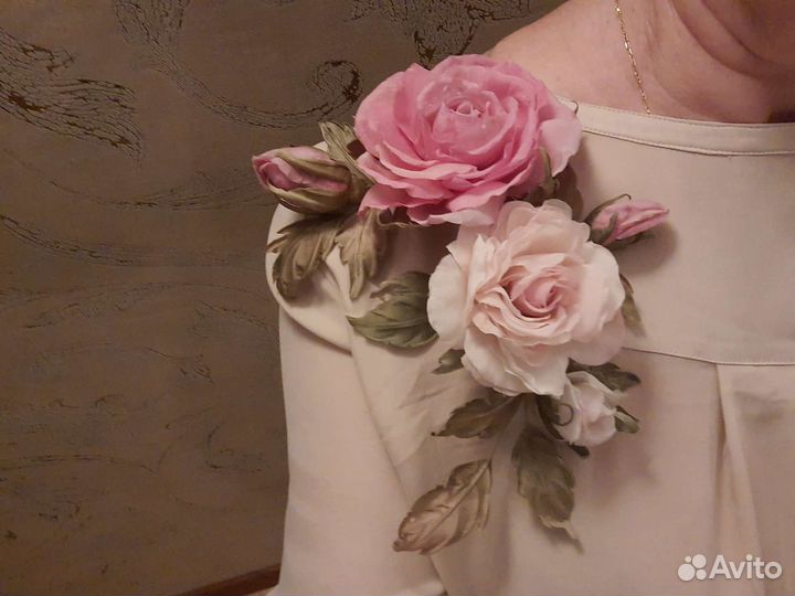 Цветочная брошь ручной работы