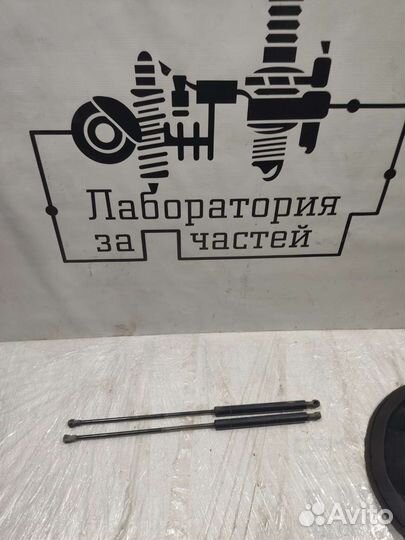 Упор стойка крышки багажника Range Rover 3 Vogue