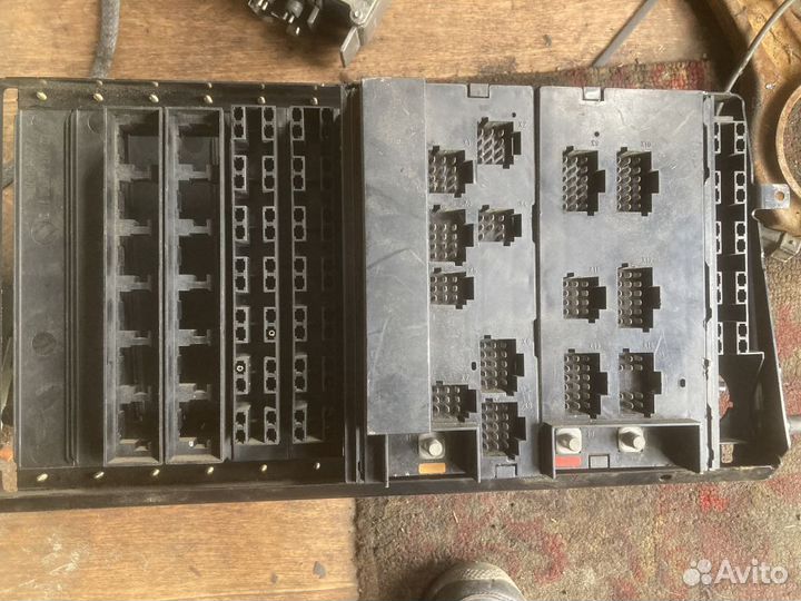 Блок предохранителей MB Actros. 0015430615