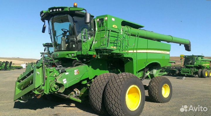 В разборе сельхозтехника John Deere