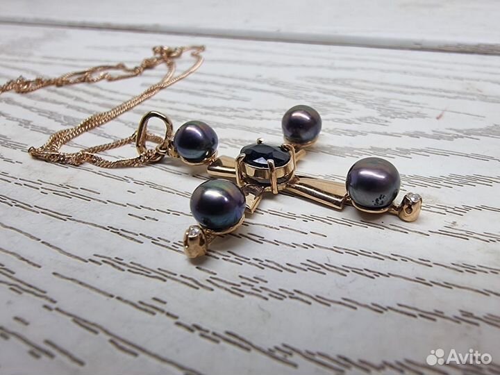 Комплект из золота с черными сапфирами