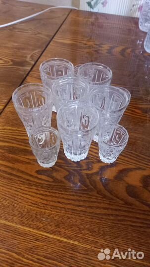 Графин с рюмками,стеклянные стаканы