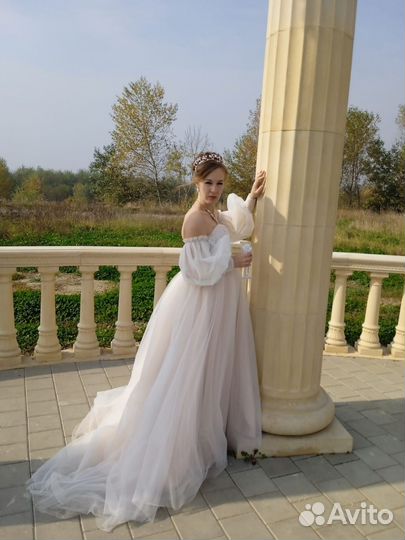 Свадебное платье со шлейфом