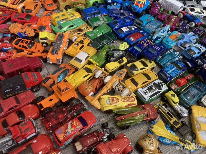 Машинки HotWheels