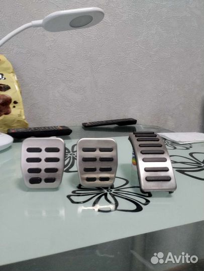 Накладки на педали на фольсваген поло