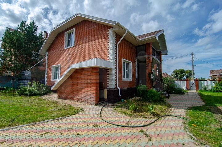 Коттедж 162 м² на участке 10 сот.