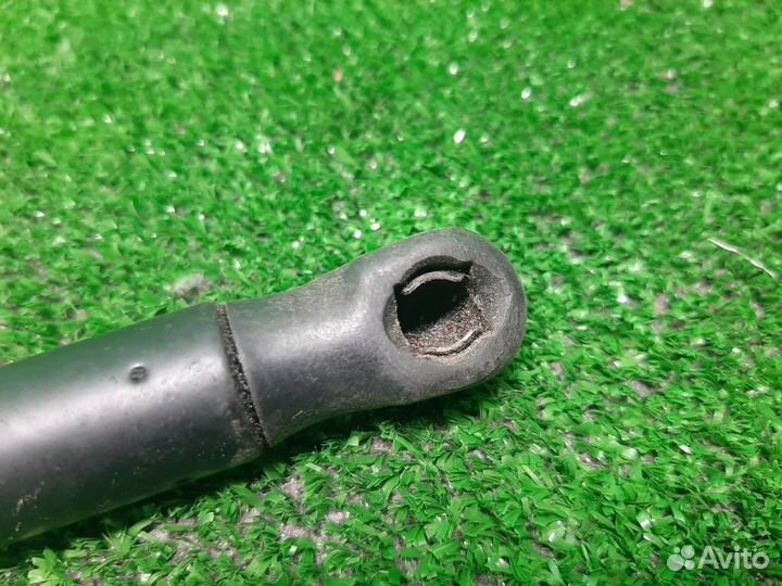 Амортизатор капота Mercedes Benz E-class W212 2009