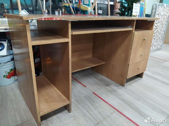 Письменный стол б/у