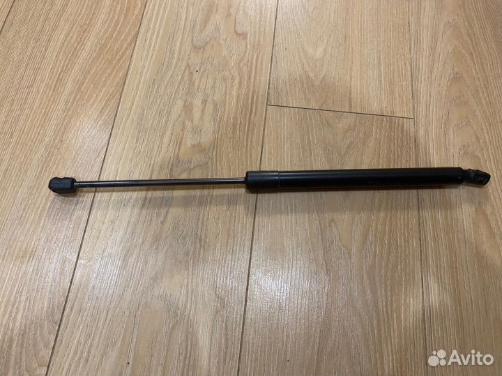 Амортизатор багажника audi q7