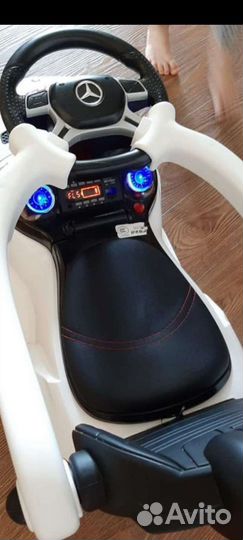 Машинка каталка толокар с ручкой