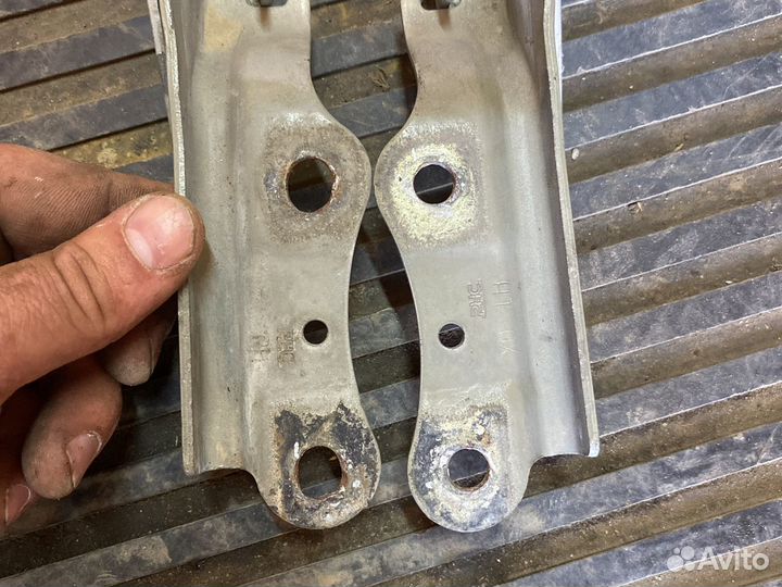 Петли капота Hyundai Elantra XD