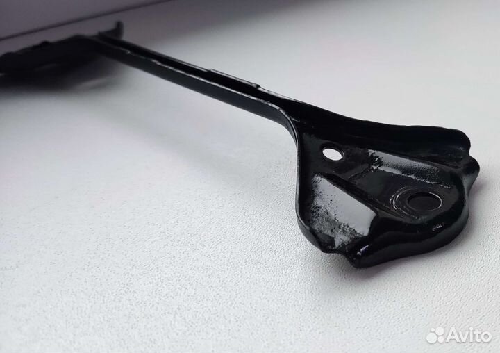 Крепление аккумулятора Nissan Patrol/Safari