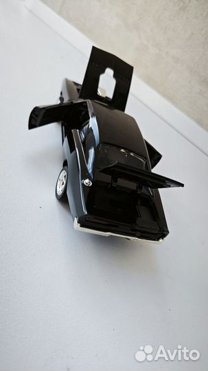 Модель 1:32 Dodge charger