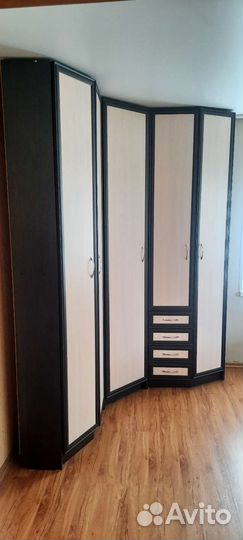 Продам угловой шкаф