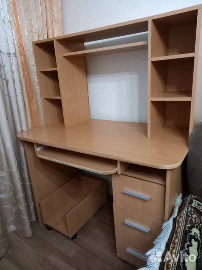 Компьютерный стол и стул