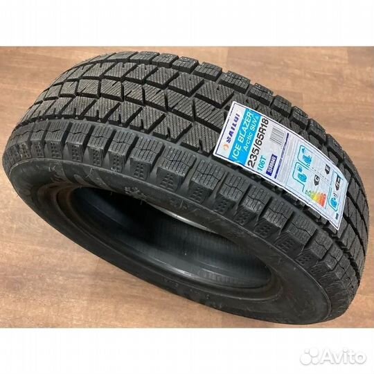 Sailun Ice Blazer Arctic SUV 215/60 R17 100T