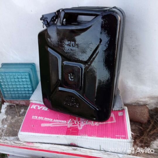 Канистра стальная для бензина, 20 л