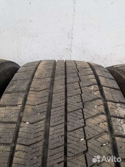 Bridgestone Blizzak Ice 235/45 R17 94S