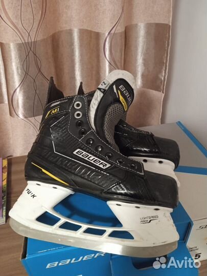 Хоккейные коньки bauer новые