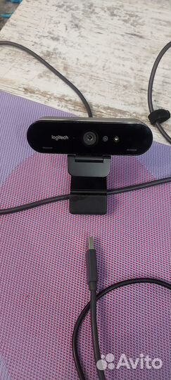 Продаю вэбкамеру Logitech Brio