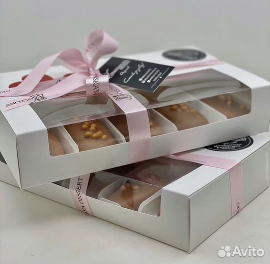 Этикетки, ленты с логотипом