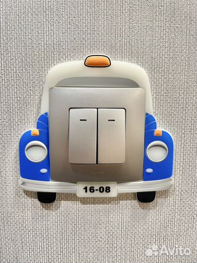 Интерьерная рамка для выключателя в детскую