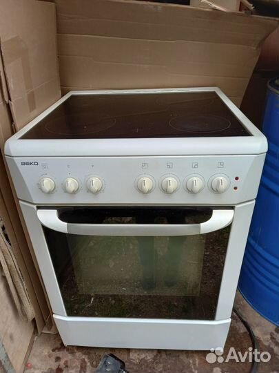 Электроплита стеклокерамика с 4-мя конф