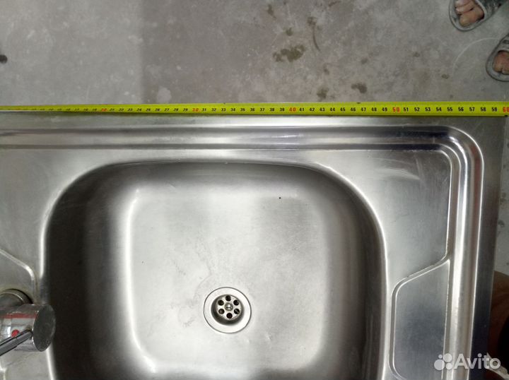 Бу кухонная тумба с мойкой и смесителем