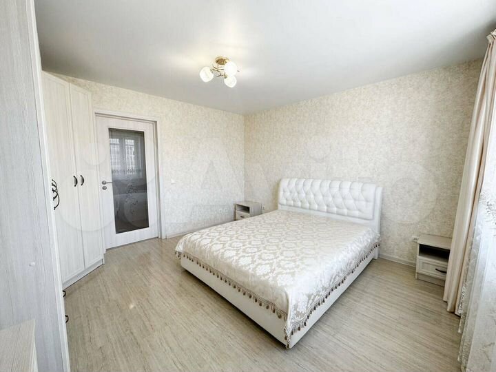 2-к. квартира, 63 м², 8/10 эт.