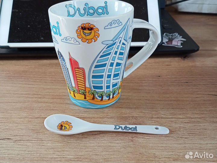 Заварочный чайник и кружки