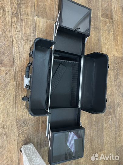 Чемодан для мастера маникюра