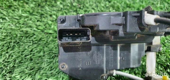 Замок боковой двери передний левый Nissan Tiida