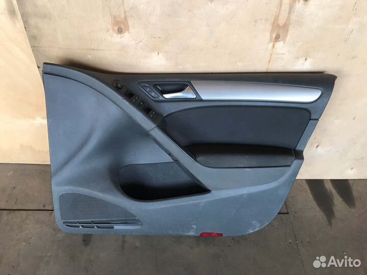 Обшивка двери прав. перед. Volkswagen Golf 6