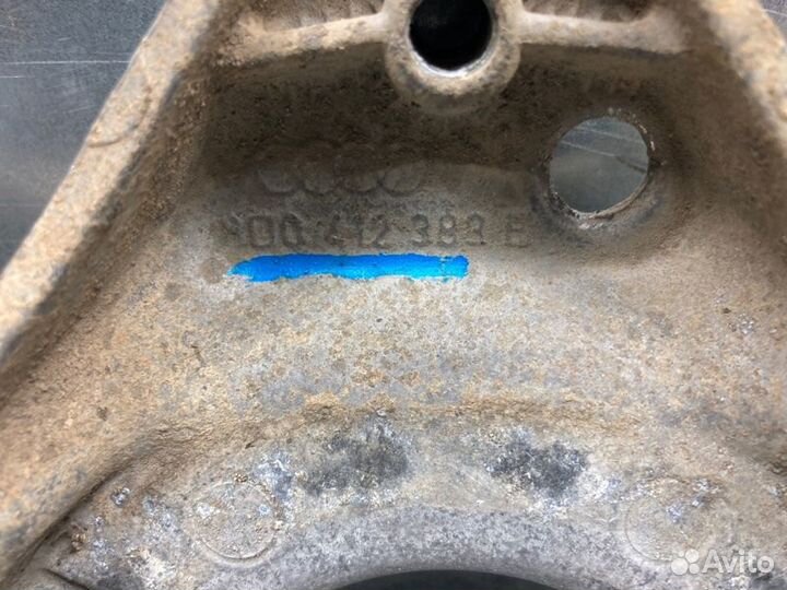 Кронштейн амортизатора Volkswagen Passat B5 2000-2