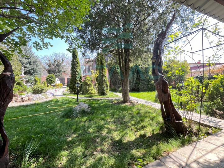 Дом 245 м² на участке 8,9 сот.