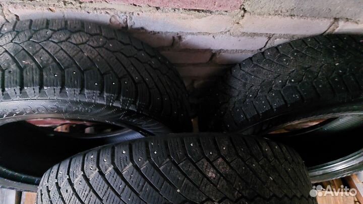 Gislaved Nord Frost 200 215/60 R17