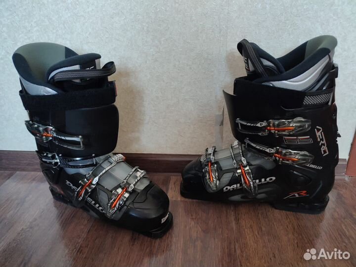 Горные лыжи и ботинки