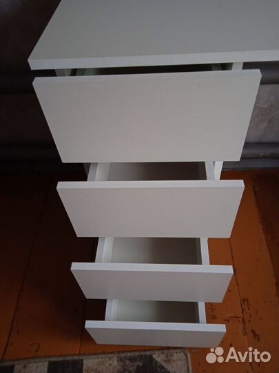 Компьютерный стол белый