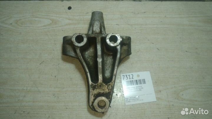 Кронштейн опоры двигателя Nissan/Infiniti Cefiro