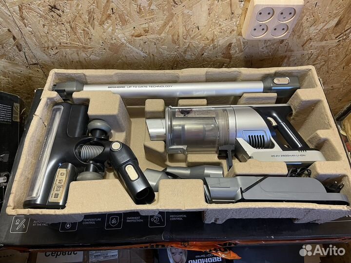 Пылесос беспроводной redmond RV-UR379