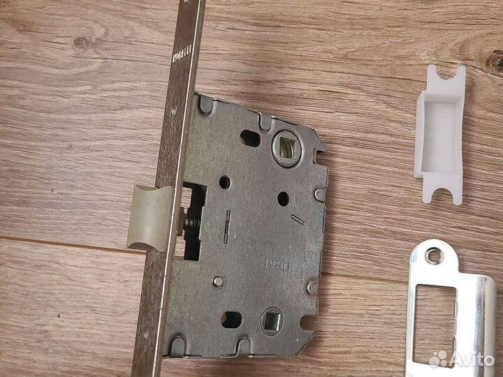 Замок дверной