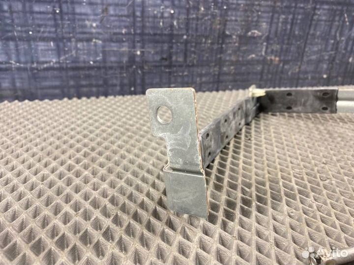 Крепление аккумулятора Bmw X5 E70 N62 2007