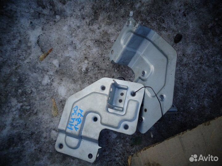 Крепление автомагнитолы Nissan Presage HU30