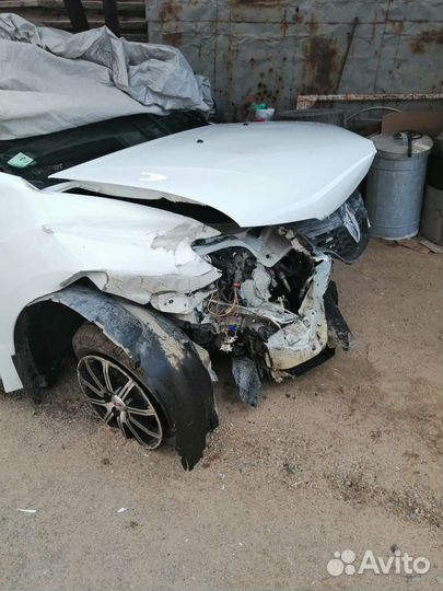 Renault Logan 1.6 МТ, 2017, битый, 80 000 км