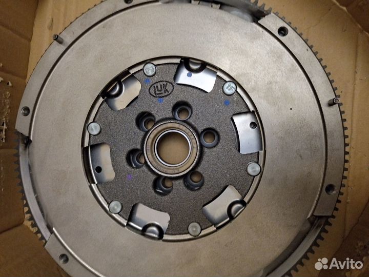 Маховик LUK 415011110