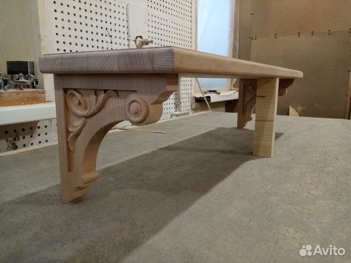 Резная полка из бука