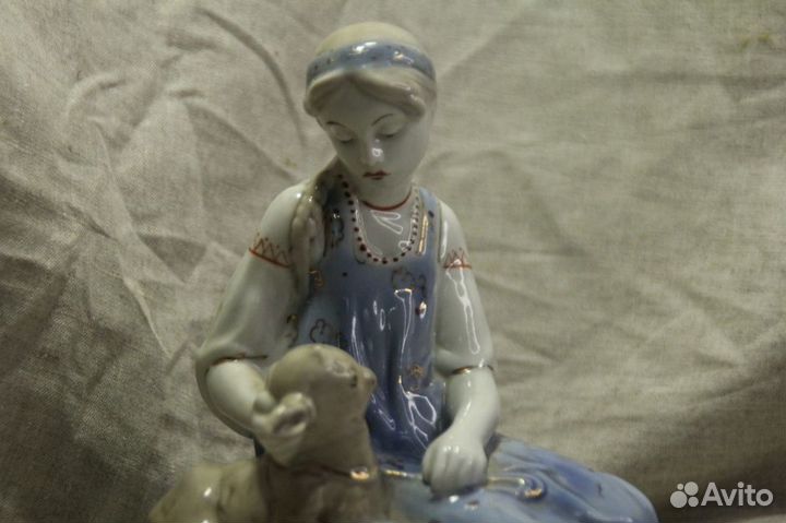 Статуэтка фарфор 